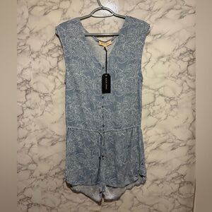 NEW Black Swan Blue and White Patterned Top Size 8